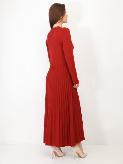 Robe longue plissée à boutons