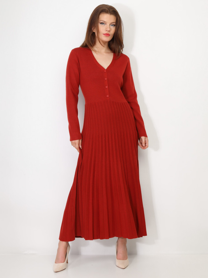 Robe longue plissée à boutons