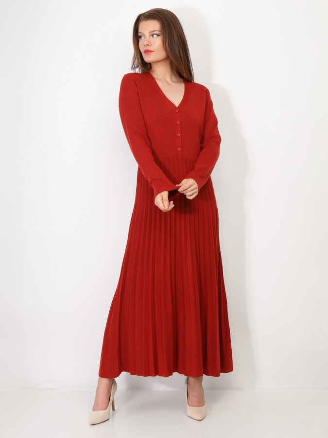 Robe longue plissée à boutons