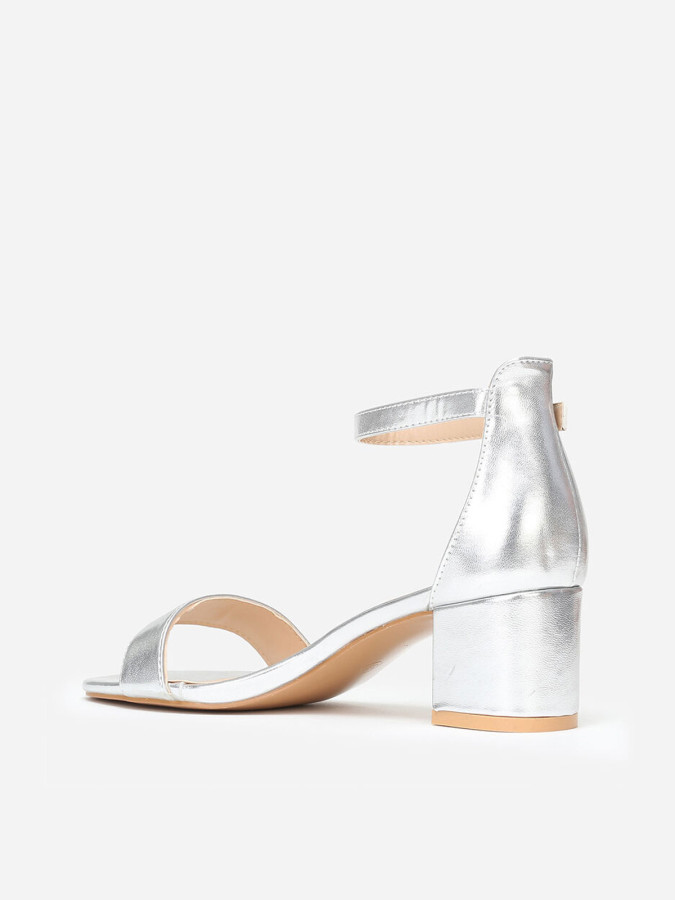 Sandales argentées en simili à petit talon