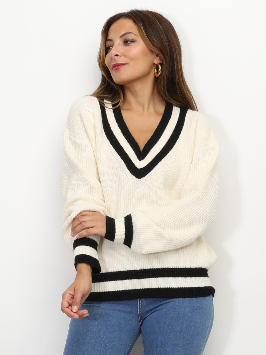 Pull en maille rayé à col V
