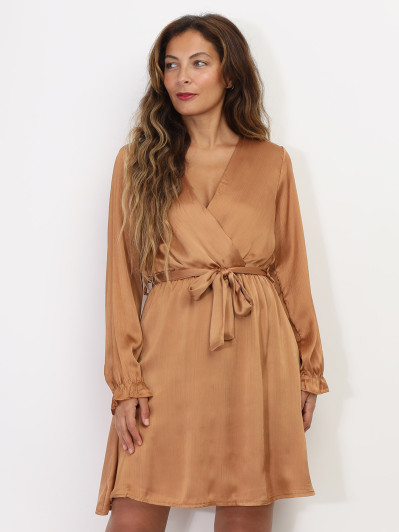 Robe cache-coeur satinée à ceinture