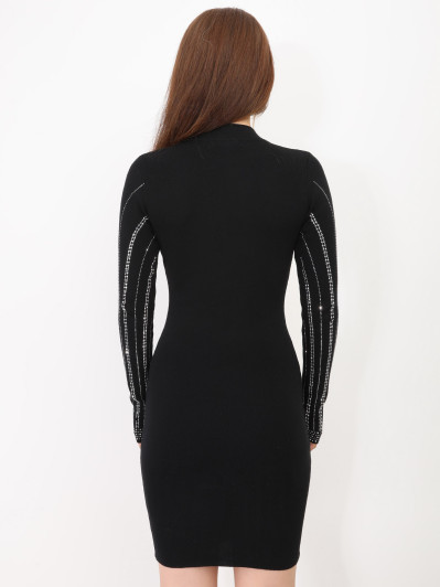 Robe moulante à motifs cloutés