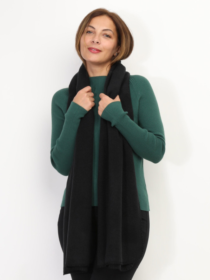 Écharpe unie à bords arrondis