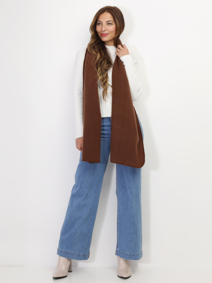 Écharpe unie à bords arrondis