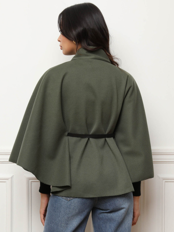 Cape ceinturée avec boutons