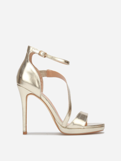 Sandales à talon aiguille et brides