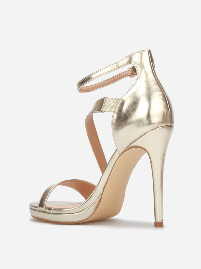 Sandales à talon aiguille et brides