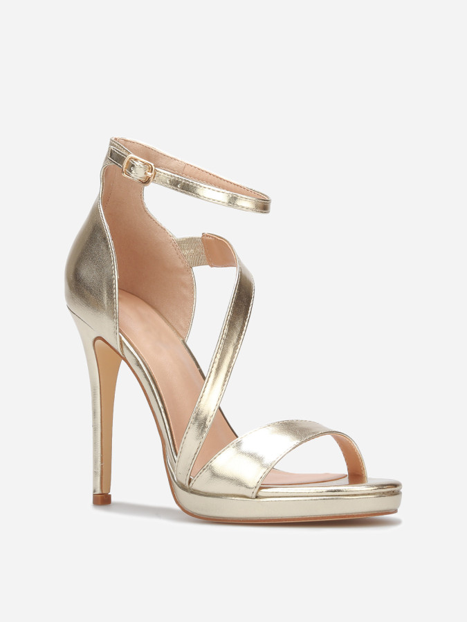 Sandales à talon aiguille et brides