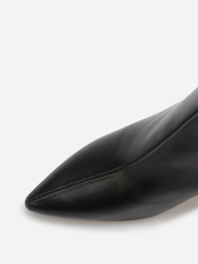 Bottines à bout pointu et boucle