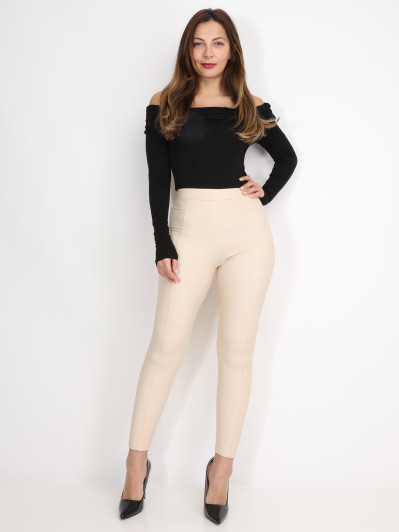 Legging en simili et coutures apparentes