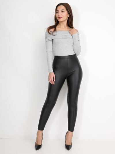 Legging en simili et coutures apparentes