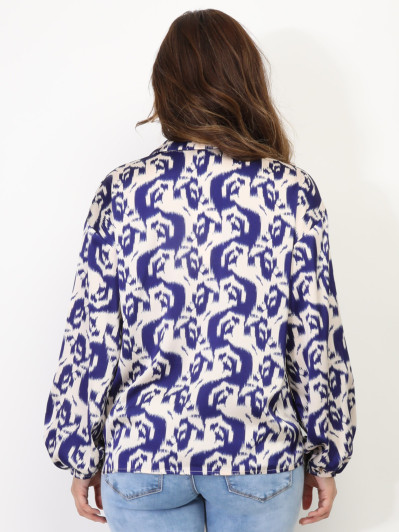 Blouse satinée à motif abstrait