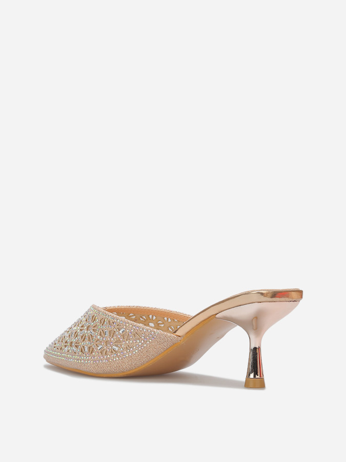Mules pointues et ajourées à strass