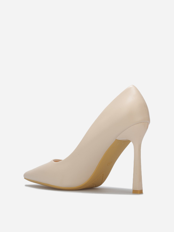 Stilettos pointus à talon verni