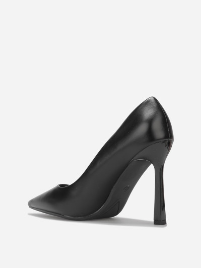 Stilettos pointus à talon verni