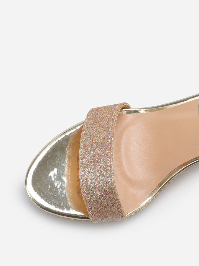 Sandales pailletées et vernies à talon