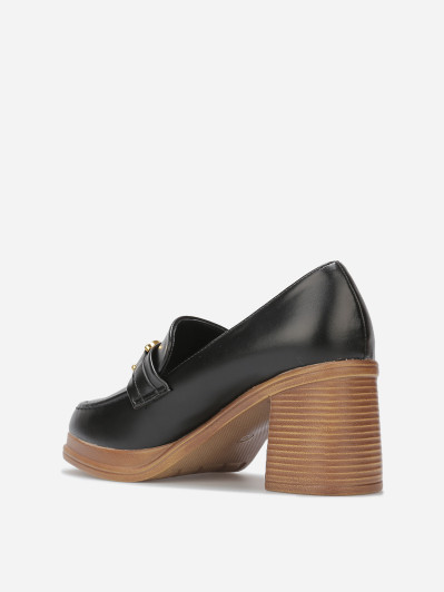 Mocassins à talon et boucle dorée