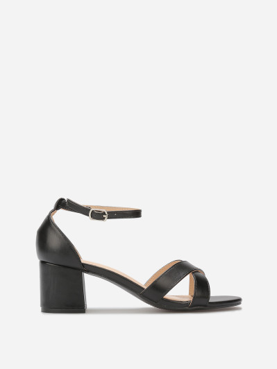 Sandales à talon et brides croisées