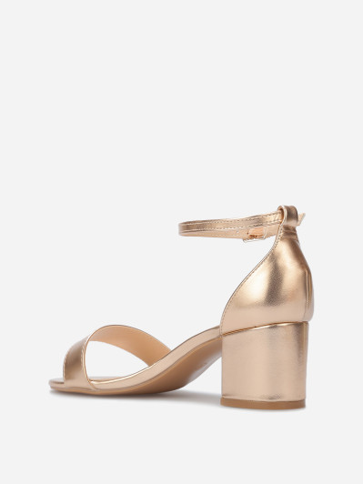 Sandales en simili à petit talon carré