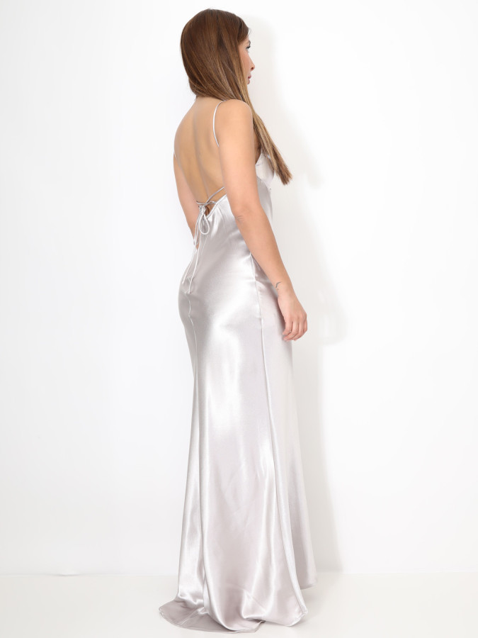 Robe longue satinée et fendue