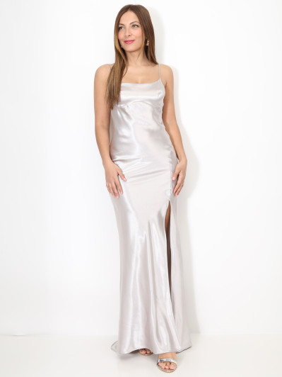 Robe longue satinée et fendue