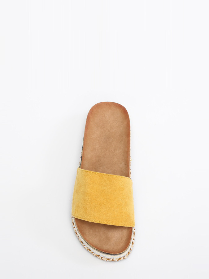 Mules jaunes en suédine à plateforme ethnique