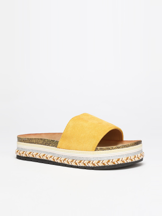 Mules jaunes en suédine à plateforme ethnique