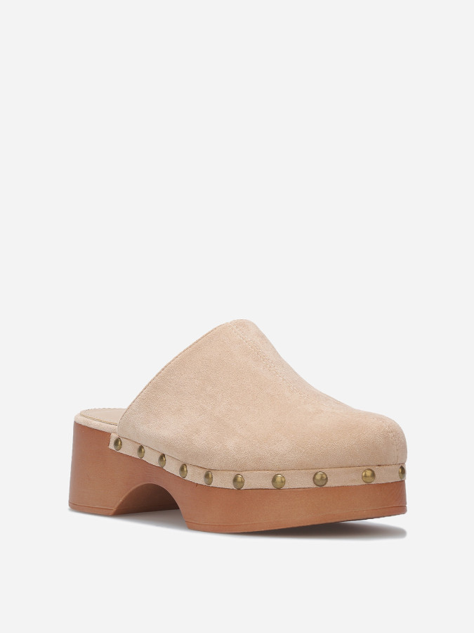 Sabots cloutés en suédine