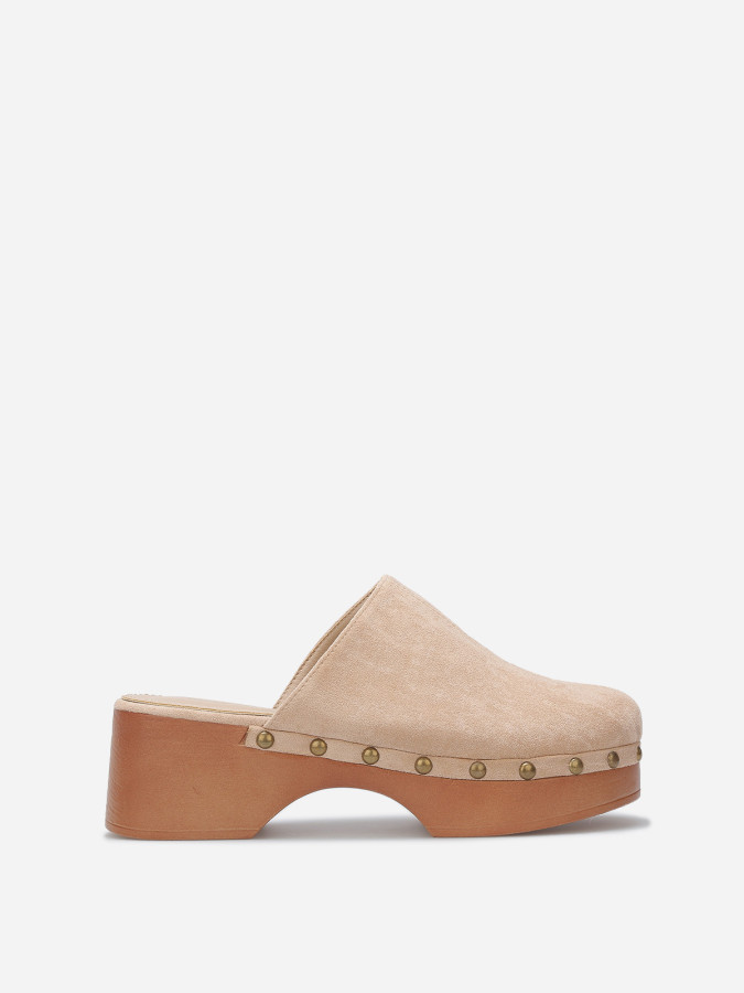 Sabots cloutés en suédine