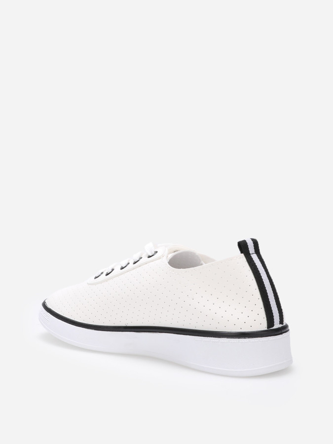 Baskets basses ajourées