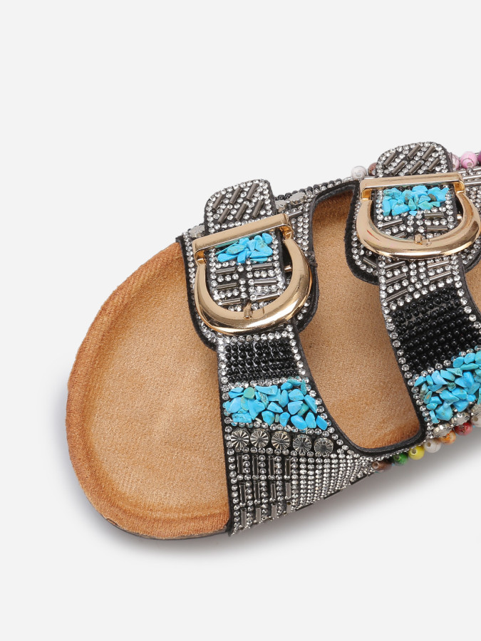 Mules incrustées de strass et perles