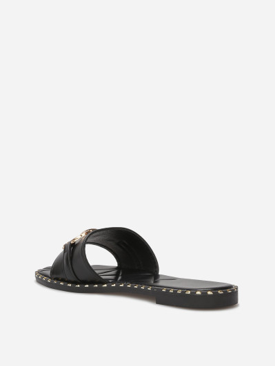 Mules plates à boucle et clous dorés