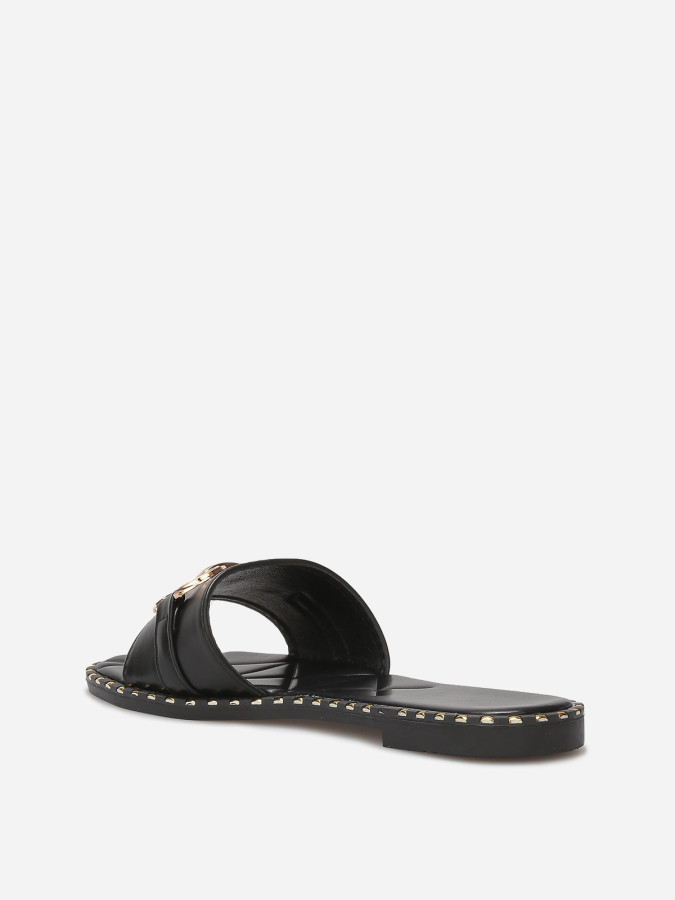 Mules plates à boucle et clous dorés