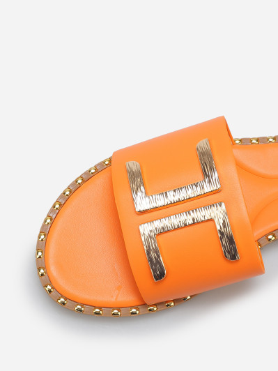 Mules plates à détails dorés