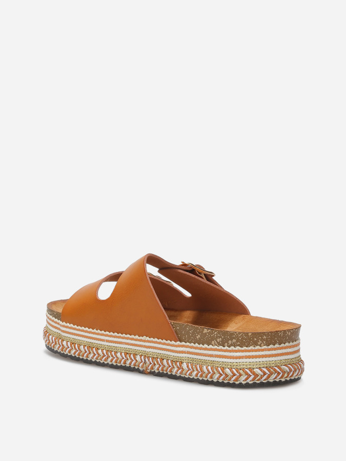 Mules à boucles et plateforme ethnique