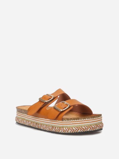 Mules à boucles et plateforme ethnique