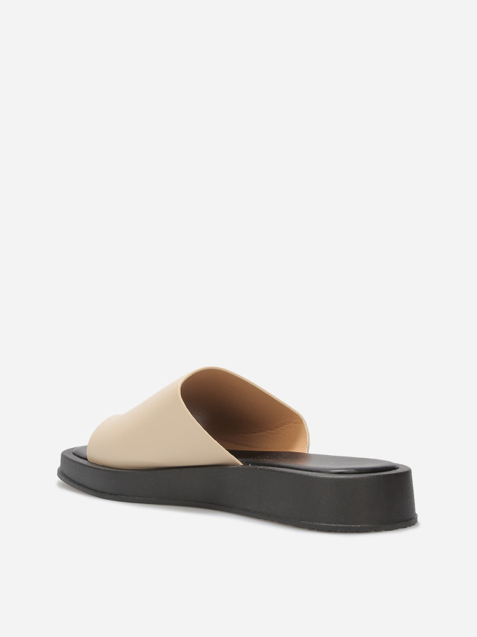 Mules avec entre-doigts et plateforme