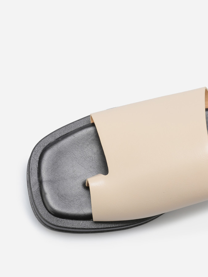 Mules avec entre-doigts et plateforme