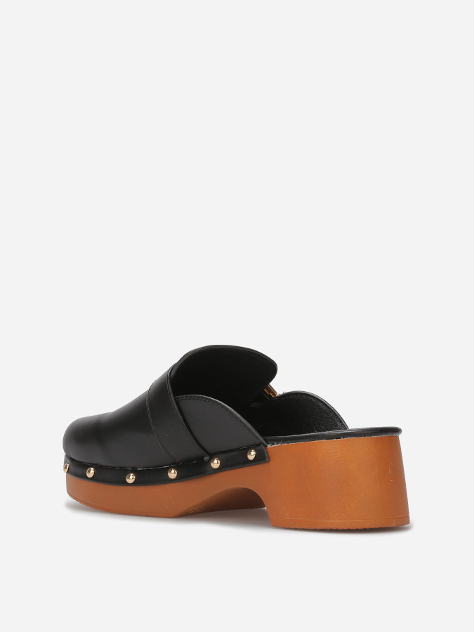 Sabots en simili à boucles et clous