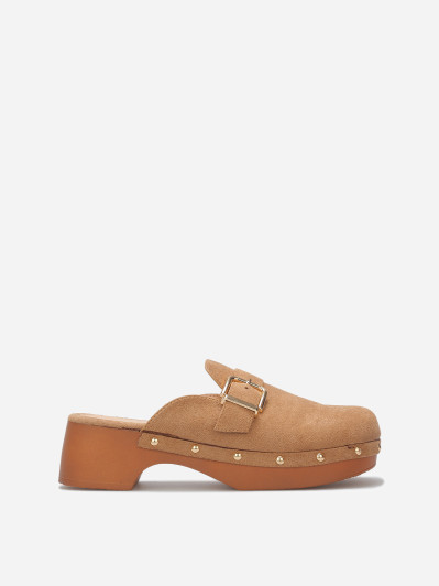 Sabots en suédine à boucle et clous