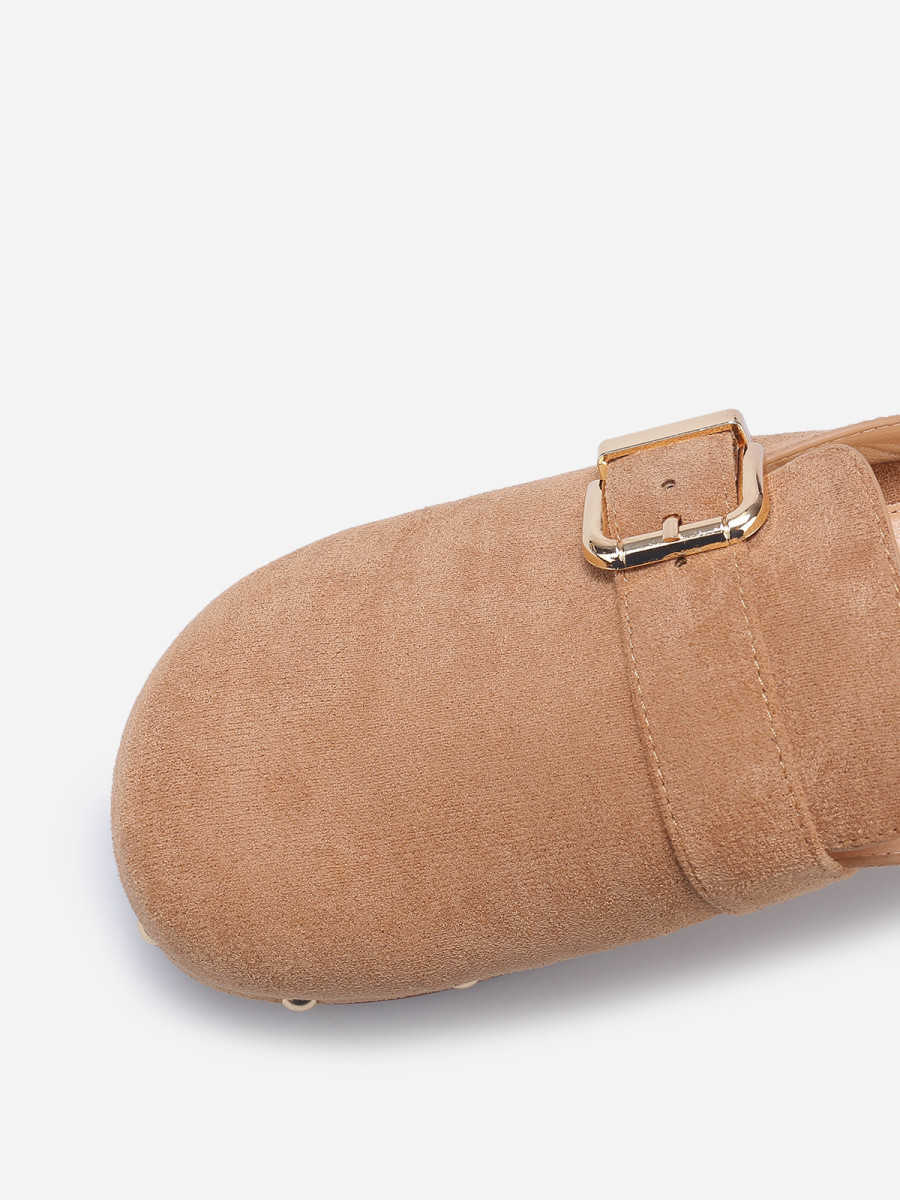 La Modeuse-Tongs, mules-Mules sabots dotés de clous dorés.Modèle avec deux brides réglables et deux boucles dorées.Semelle Noir - Chaussures