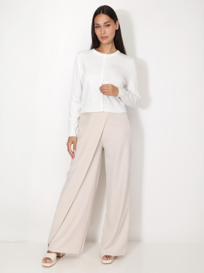 Cardigan blanc à col rond et boutons