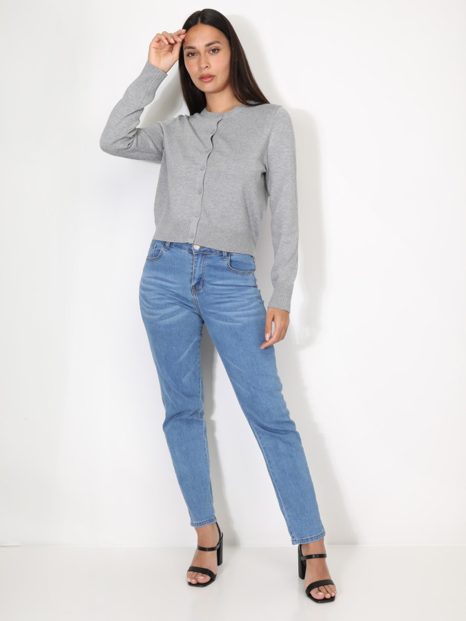 Cardigan gris à col rond et boutons