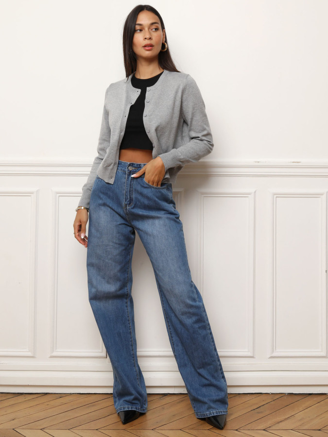 Cardigan gris à col rond et boutons