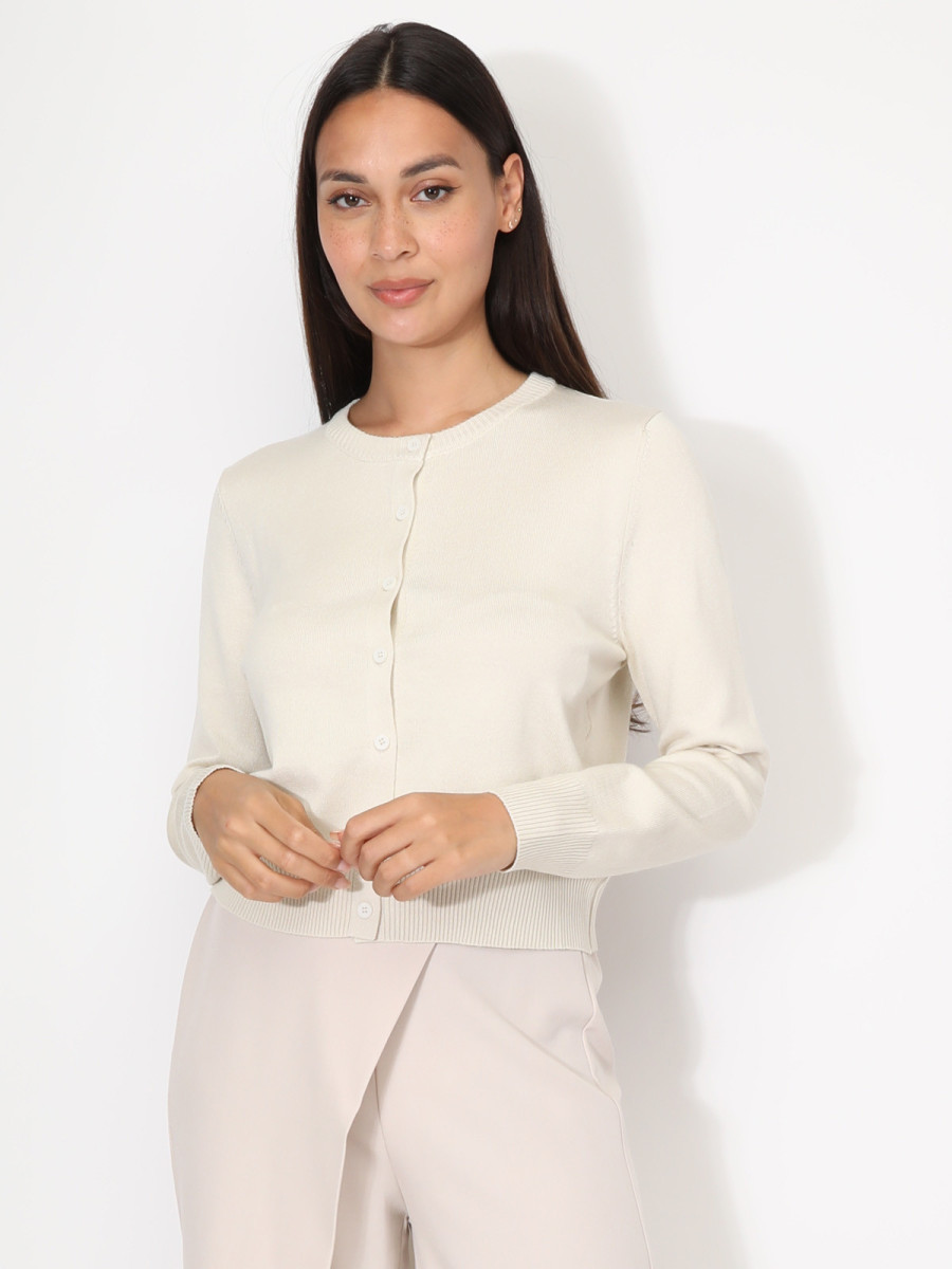 Cardigan beige à col rond et boutons