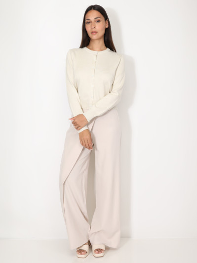 Cardigan beige à col rond et boutons