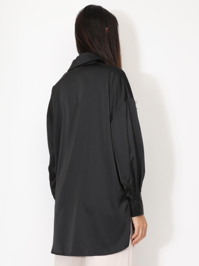 Chemise satinée oversize à fentes