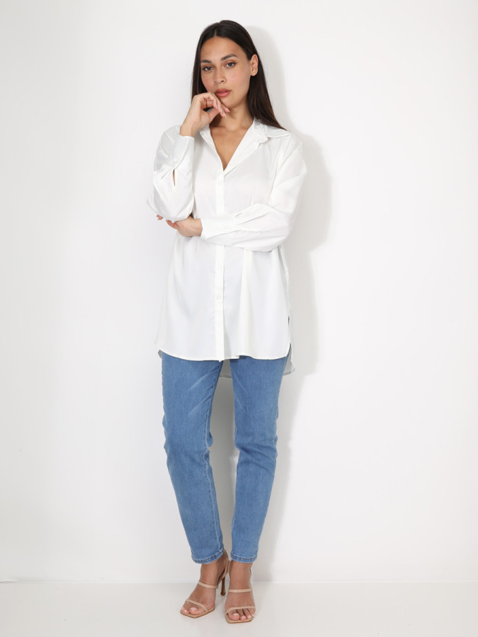 Chemise satinée oversize à fentes