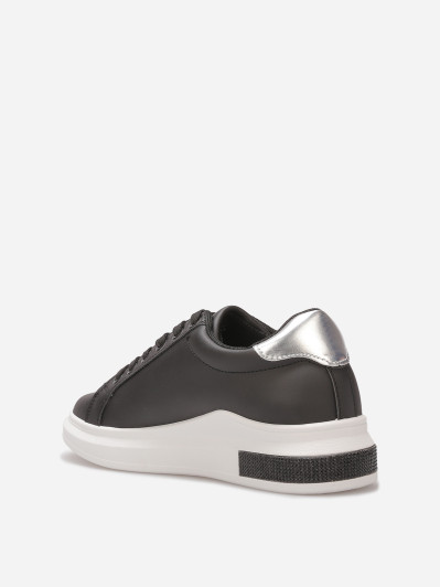 Baskets incrustées de strass